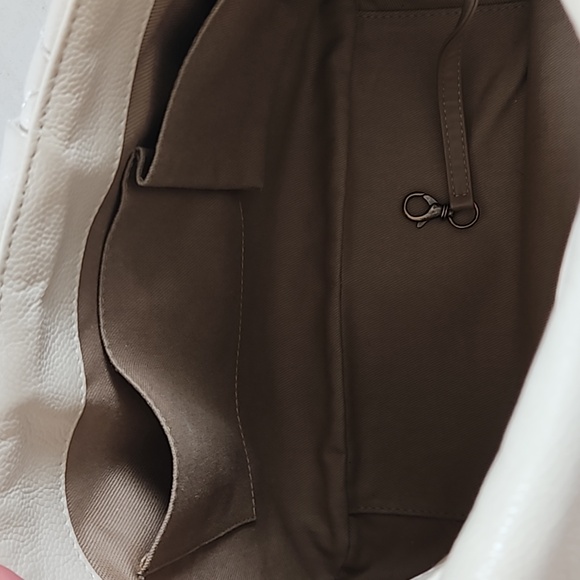 CHANEL 14S Flap Bag Crossbody Cream Leather Gold Chain CC Logo w/Box + Card - Picture 13 of 16